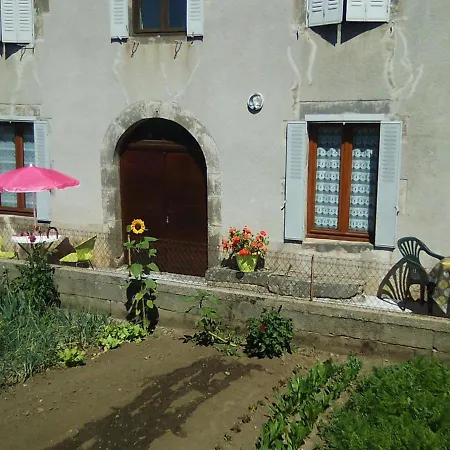 Holiday home Gite Chaleureux Avec Jardin, Proche De Salers, Activites Nature Et Sports D'hiver, Wi-fi Inclus - Fr-1-742-372 *